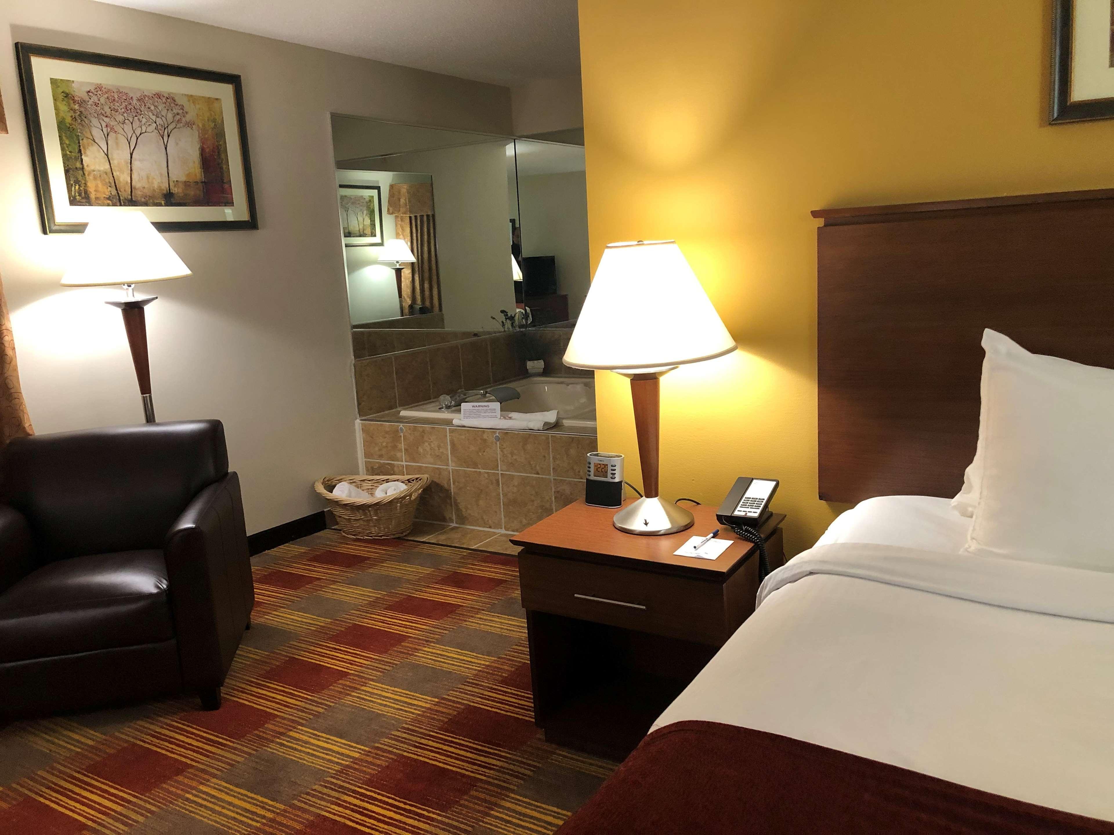 Hebron Best Western Lakewood Inn מראה חיצוני תמונה