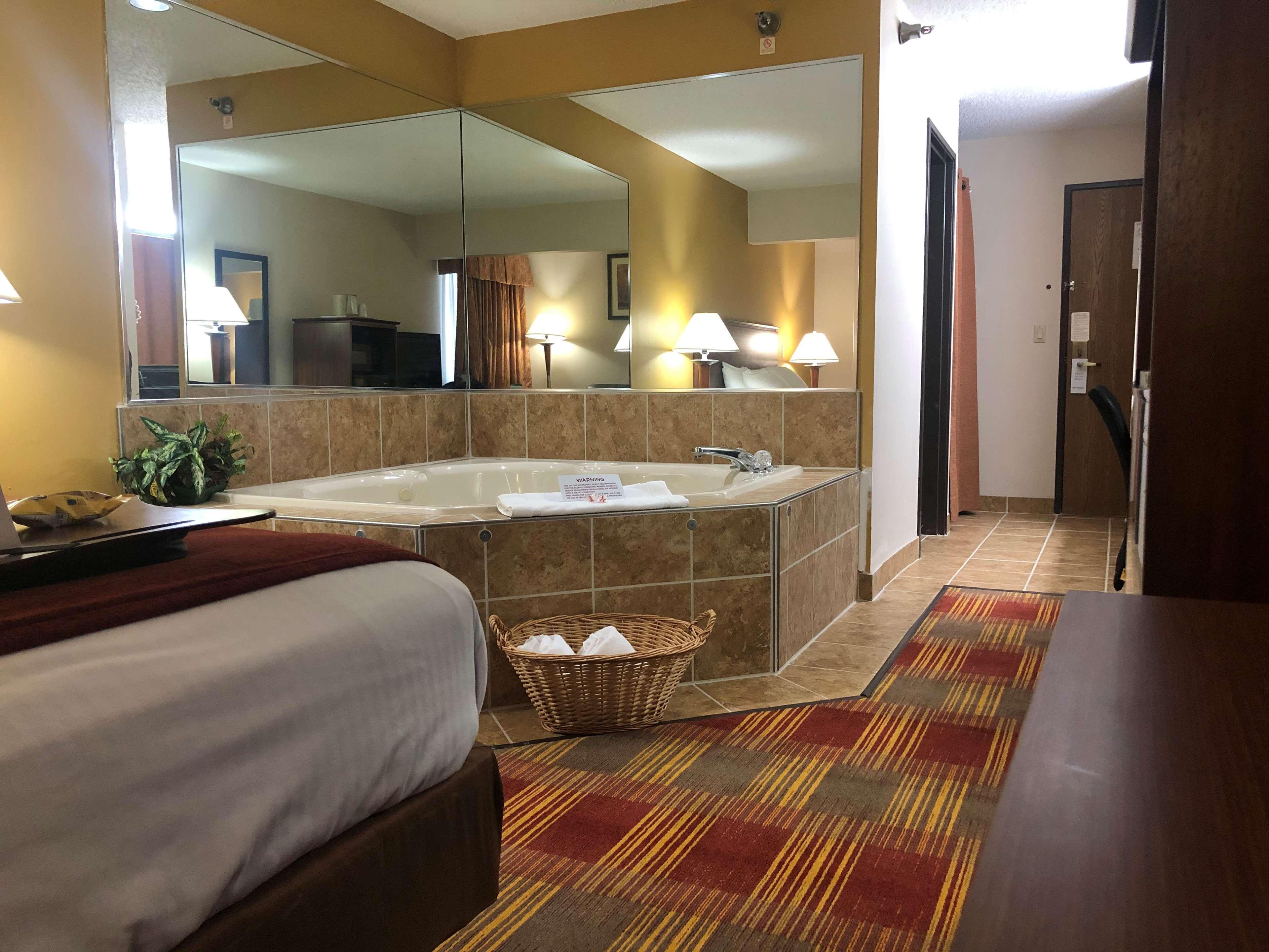 Hebron Best Western Lakewood Inn מראה חיצוני תמונה