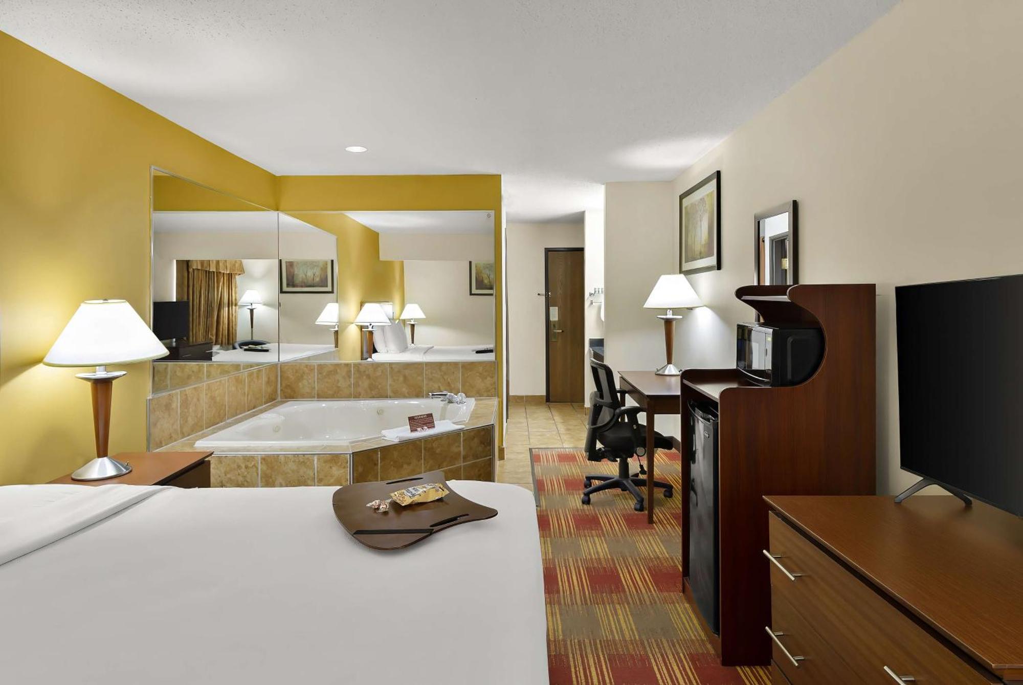 Hebron Best Western Lakewood Inn מראה חיצוני תמונה