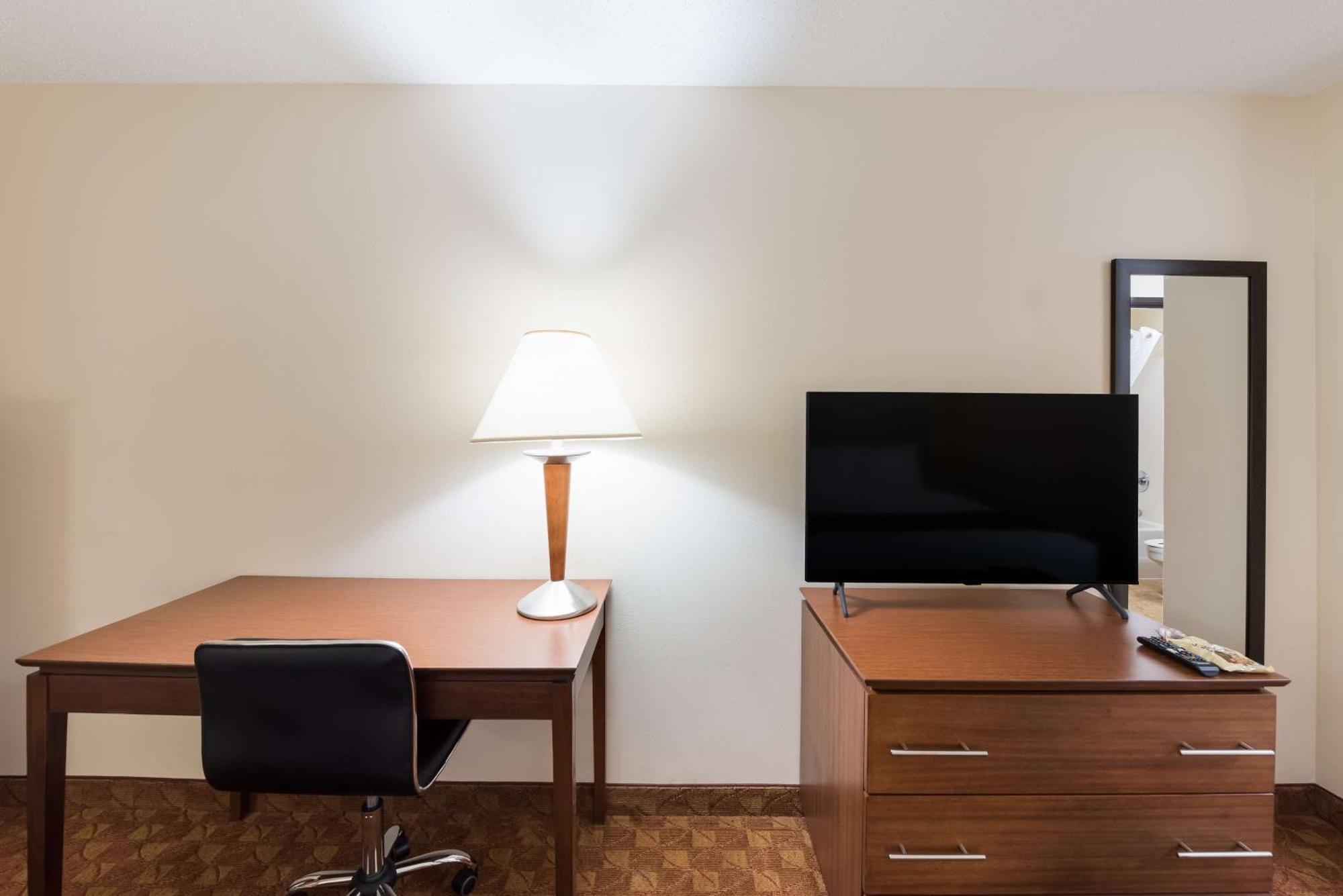 Hebron Best Western Lakewood Inn מראה חיצוני תמונה